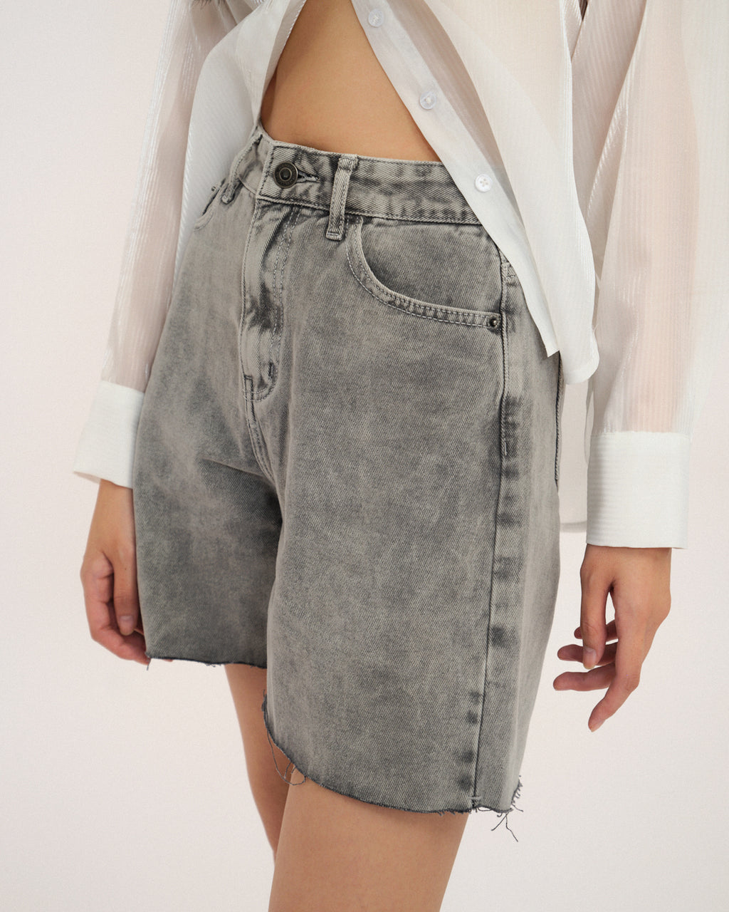 Hu Raw-hem Short