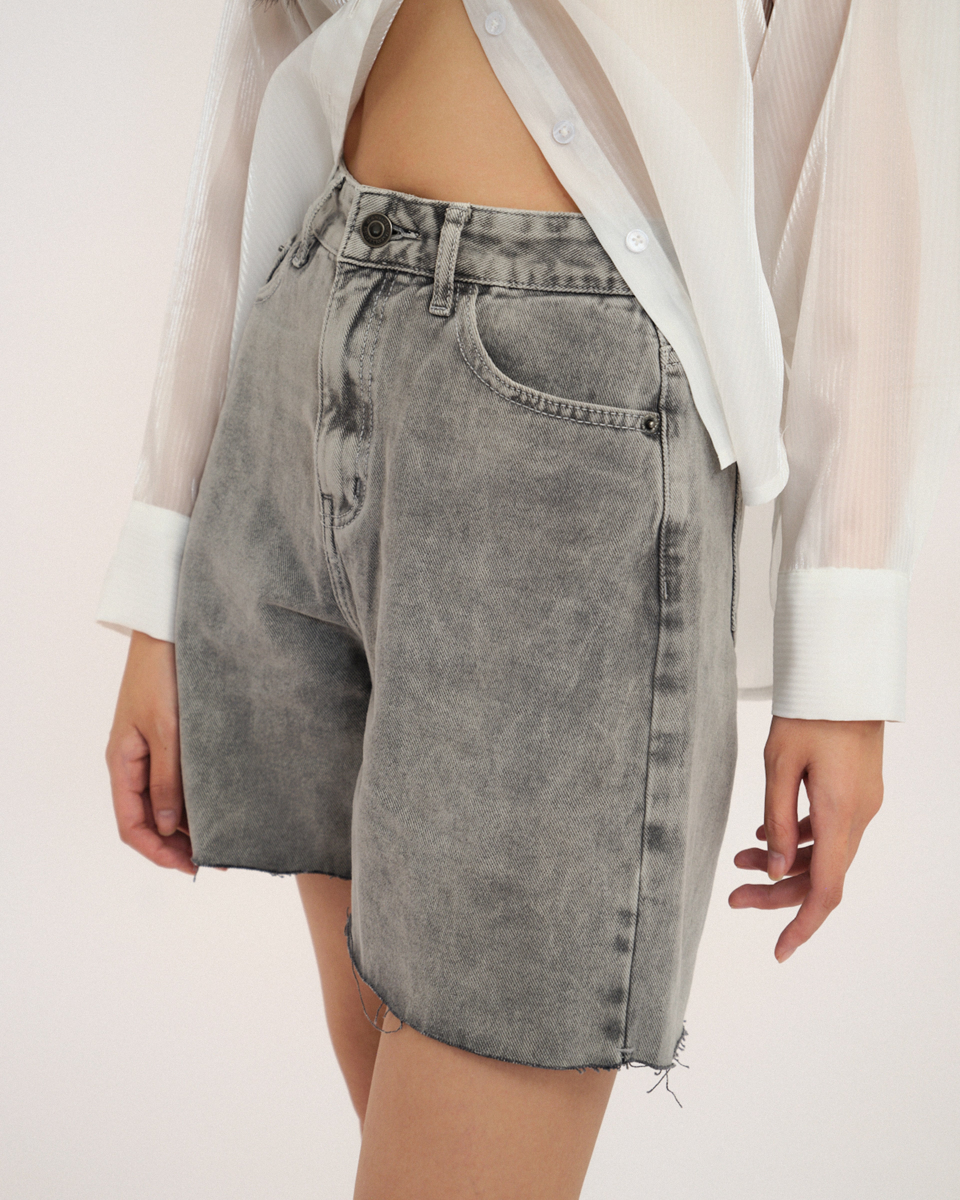 Hu Raw-hem Short
