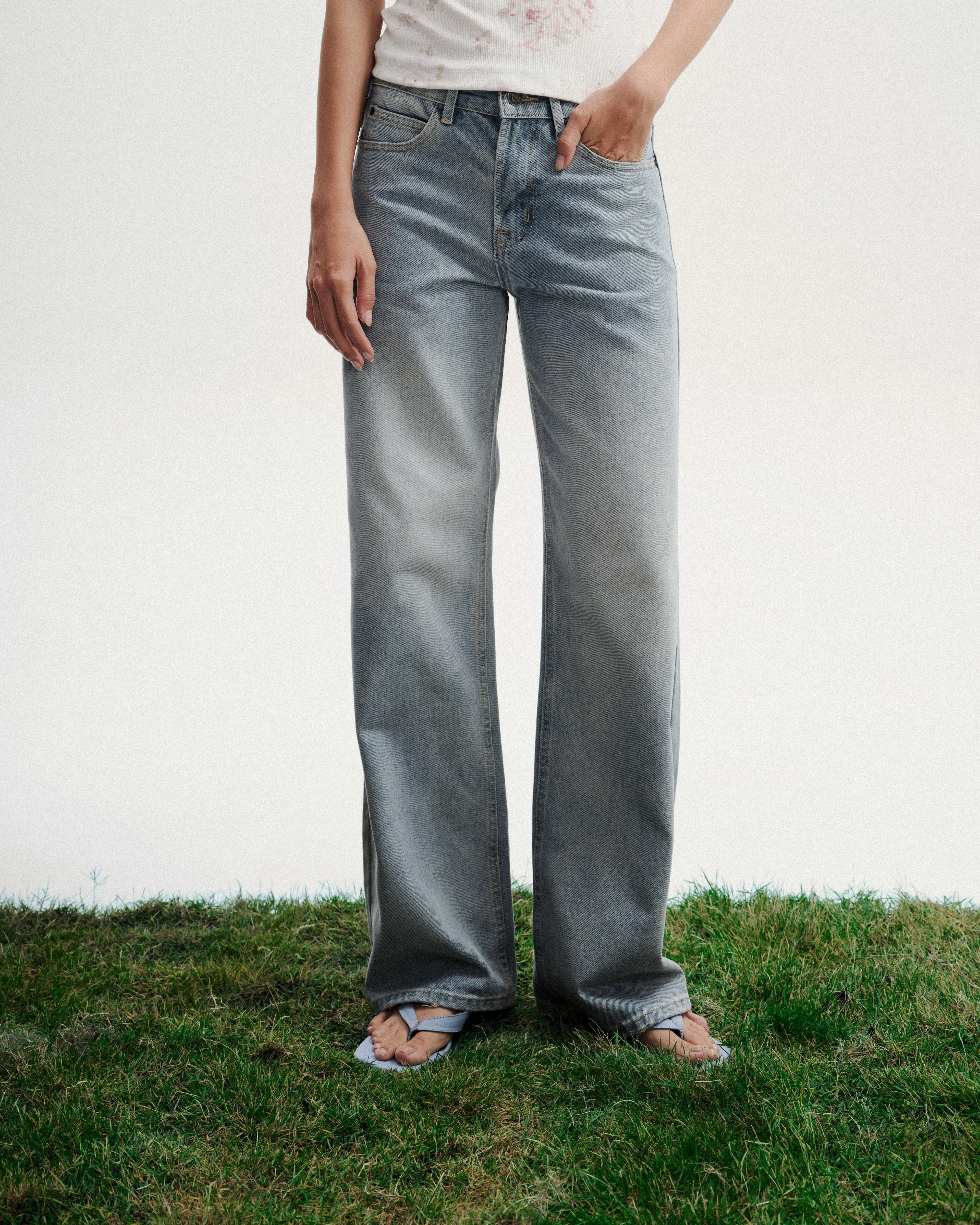 SS26 Low-rise Wide Leg Jeans